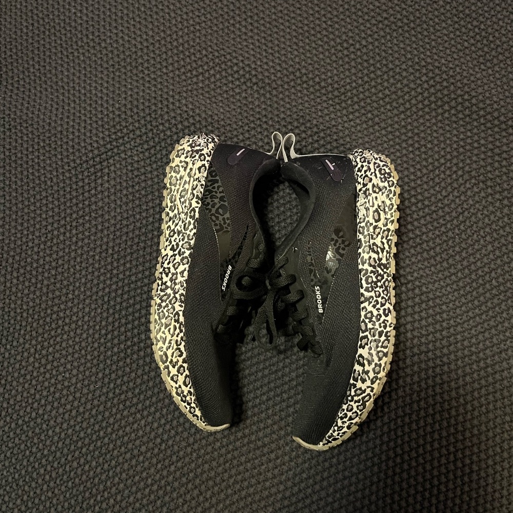 Leopard print brooks